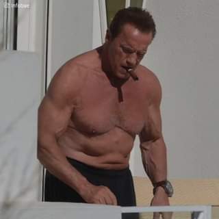 arnold schwarzenegger ha sempre dimostrato di essere un uomo sano e con un corpo sconvolge tristemondo it