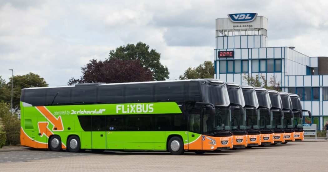 Flixbus dopo gli incidenti: “Non possiamo prevenirli completamente. In totale 9 morti su 81 milioni di passeggeri trasportati”