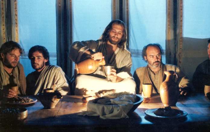 Jesus la trama del film su Rai1 dopo la via Crucis di Papa Francesco