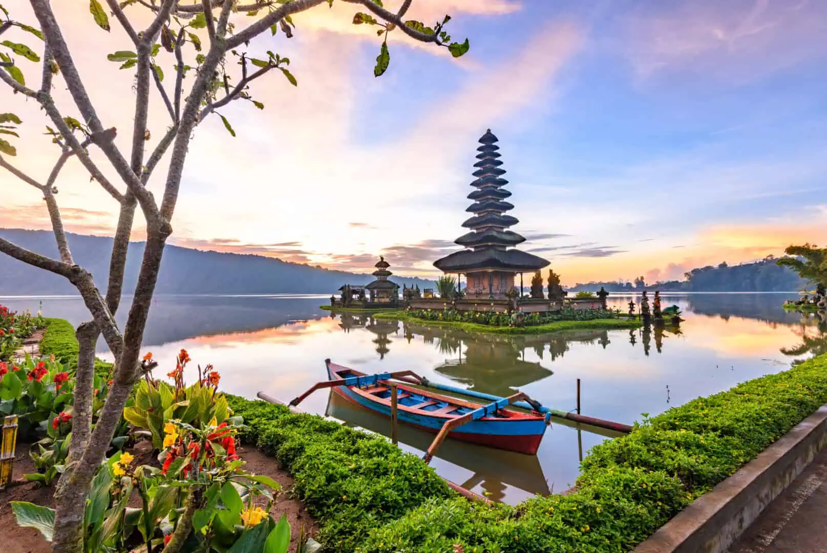 L’isola di Bali, Indonesia: tra templi maestosi e‌ spiagge da sogno