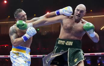 Usyk batte Fury, è il super campione dei pesi massimi: “Vittoria per Ucraina”