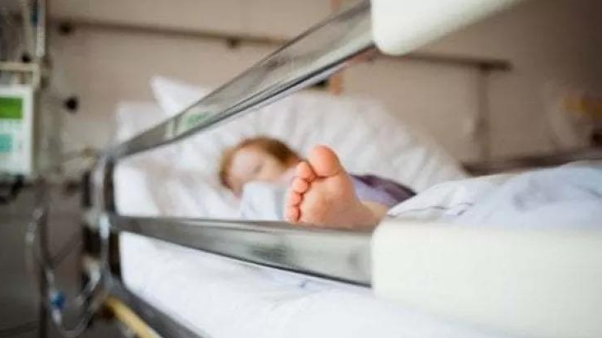 Bimbo russa di notte: muore a 2 anni, la diagnosi è atroce