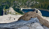 La Marmolada come una 'toilette'. Trovati centinaia di rifiuti di tutte le epoche