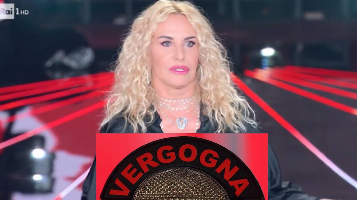 Antonella Clerici punisce i coach di The Voice Kids: “Microfono della vergogna”