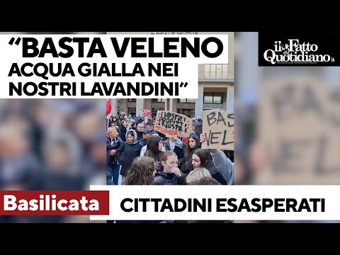 Siccità in Basilicata, studenti e cittadini protestano: “Basta veleno, non ne possiamo più”