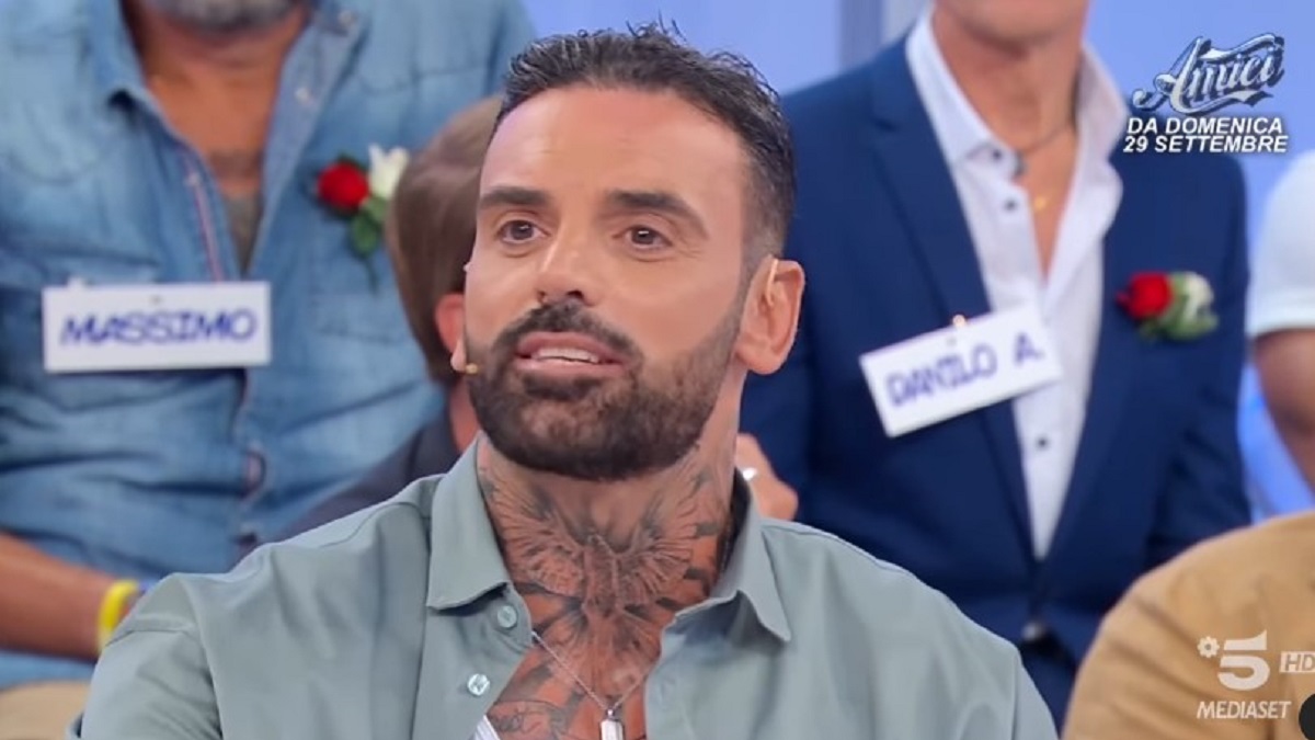 “È successo dopo il suo abbandono”. Uomini e Donne, colpo di scena: Mario ha detto tutto agli amici